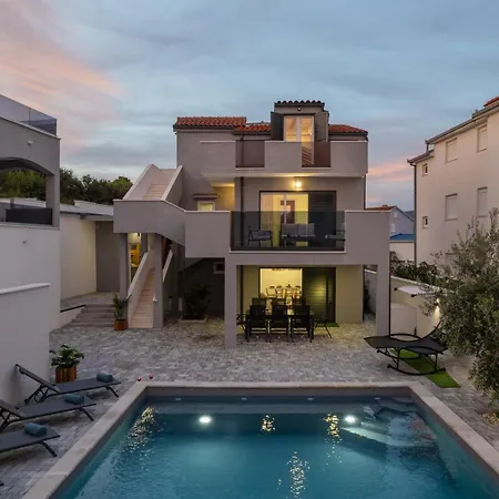 فيلة Luxury Jakov With Pool *