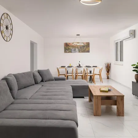 Luxury Jakov With Pool فيلة *