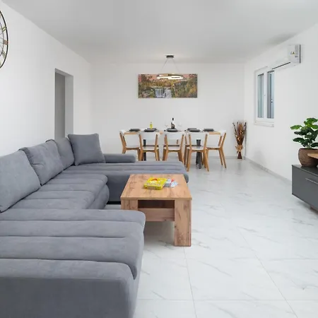 Luxury Jakov With Pool فيلة *