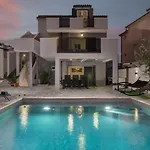 Luxury Jakov With Pool فيلة *